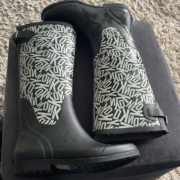 DKNY Rain Boots size 7 - Picture 2 of 4